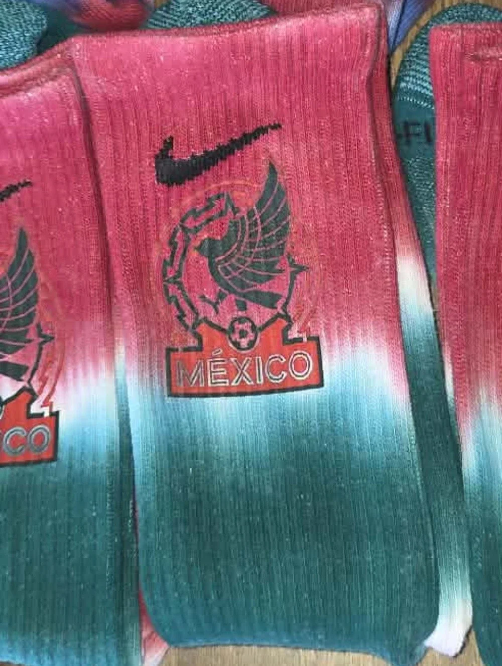 Nike Mexico Gradient Red & Green Athletic Crew Sock Unisex